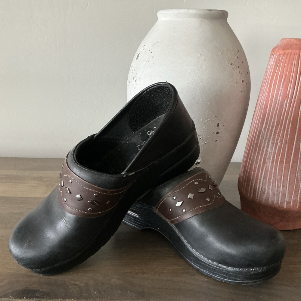 Dansko Comfort Clogs Matte Black Genuine Pavan Leather Studded Slip On 38 7.5-8